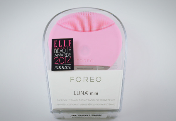 Here's a FOREO Luna Mini review you'll love. Want to know why it's better than the Clarisonic Mia? Click through and read on!