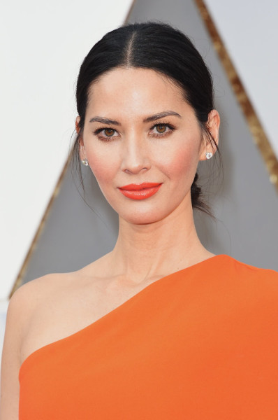 oscars-2016-best-beauty-olivia-munn-orange-lip-patranila-project