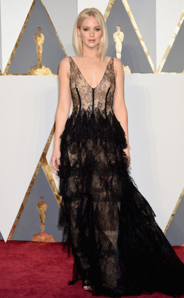 oscars 2016 red carpet jennifer lawrence