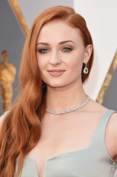 oscars-2016-best-beauty-sophie-turner-patranila-project