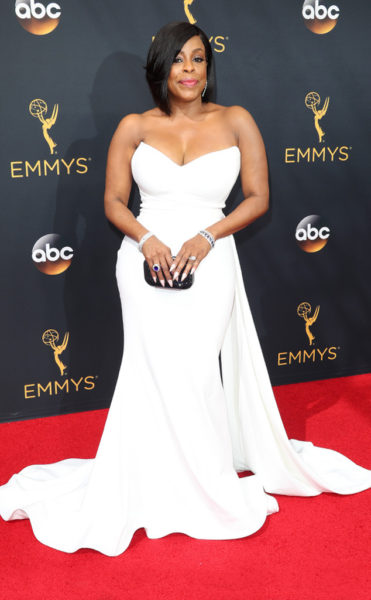 niecy-nash-emmy-awards-2016-red-carpet-the-patranila-project