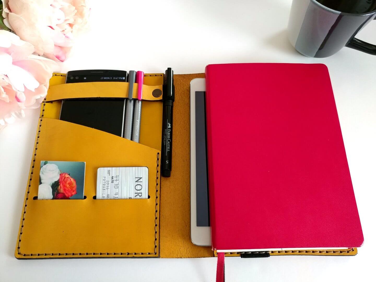 galen-leather-leuchtturm-cover-yellow